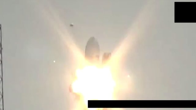 Did-an-UFO-destroy-the-Falcon-9-Rocket-Un-Ovni-destruyo-el-cohete-Falcon-9.avi_snapshot_00.09_2016.09.02_04.54.52-640x360