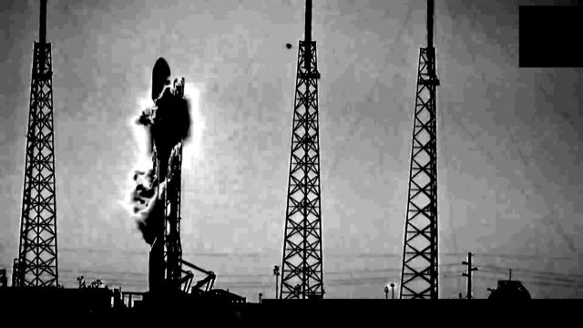 Did-an-UFO-destroy-the-Falcon-9-Rocket-Un-Ovni-destruyo-el-cohete-Falcon-9.avi_snapshot_00.19_2016.09.02_04.57.05-640x360